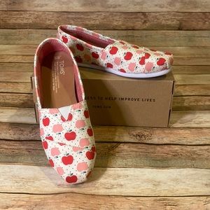 Teacher Toms Canvas Apples